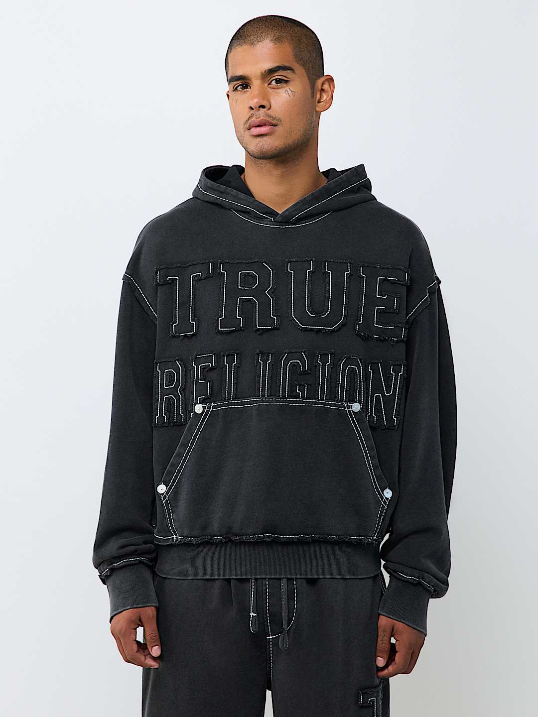 APPLIQU&Eacute; BIG T BOXY HOODIE