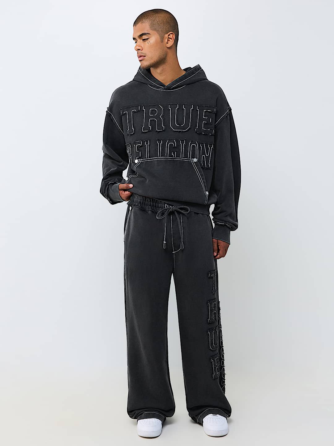 LOGO APPLIQU&Eacute; BIG T BAGGY SWEATPANT