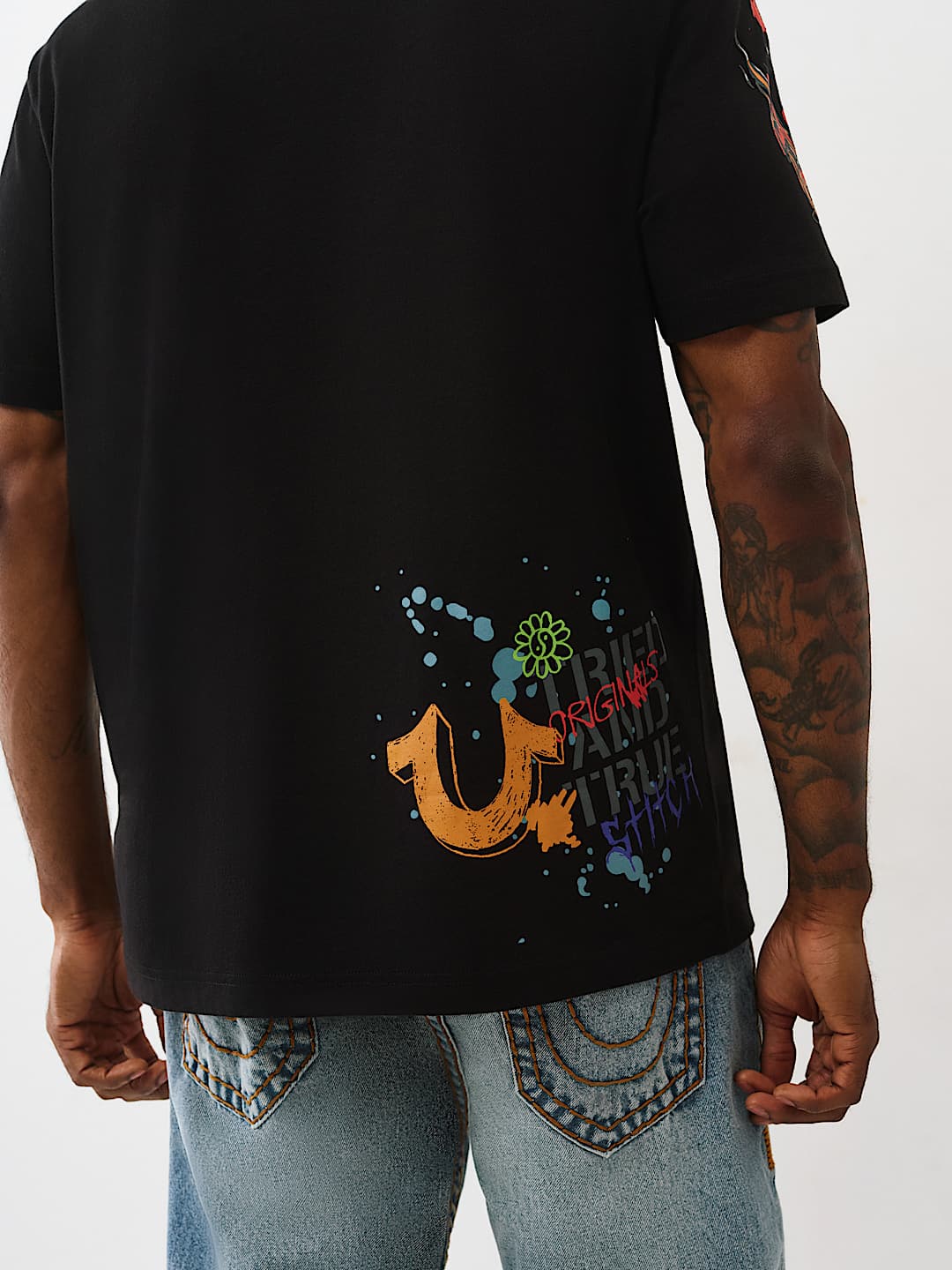 SKETCHED GRAPHIC LOGO TEE