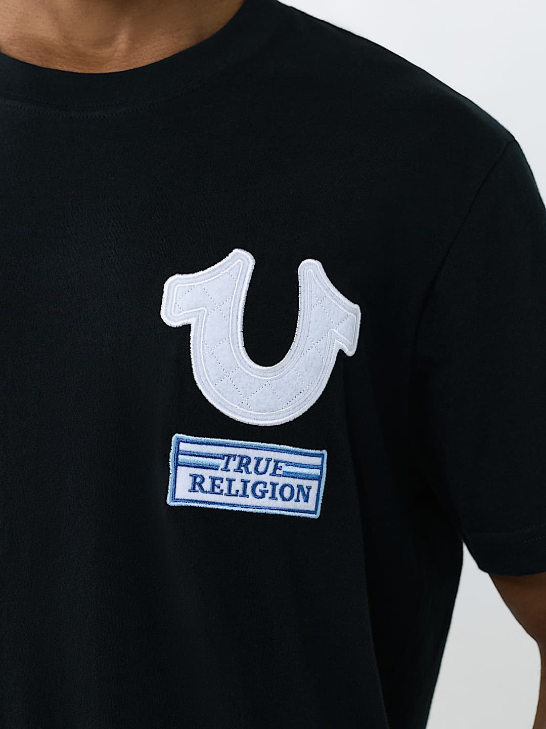 HORSESHOE REPEAT TEE
