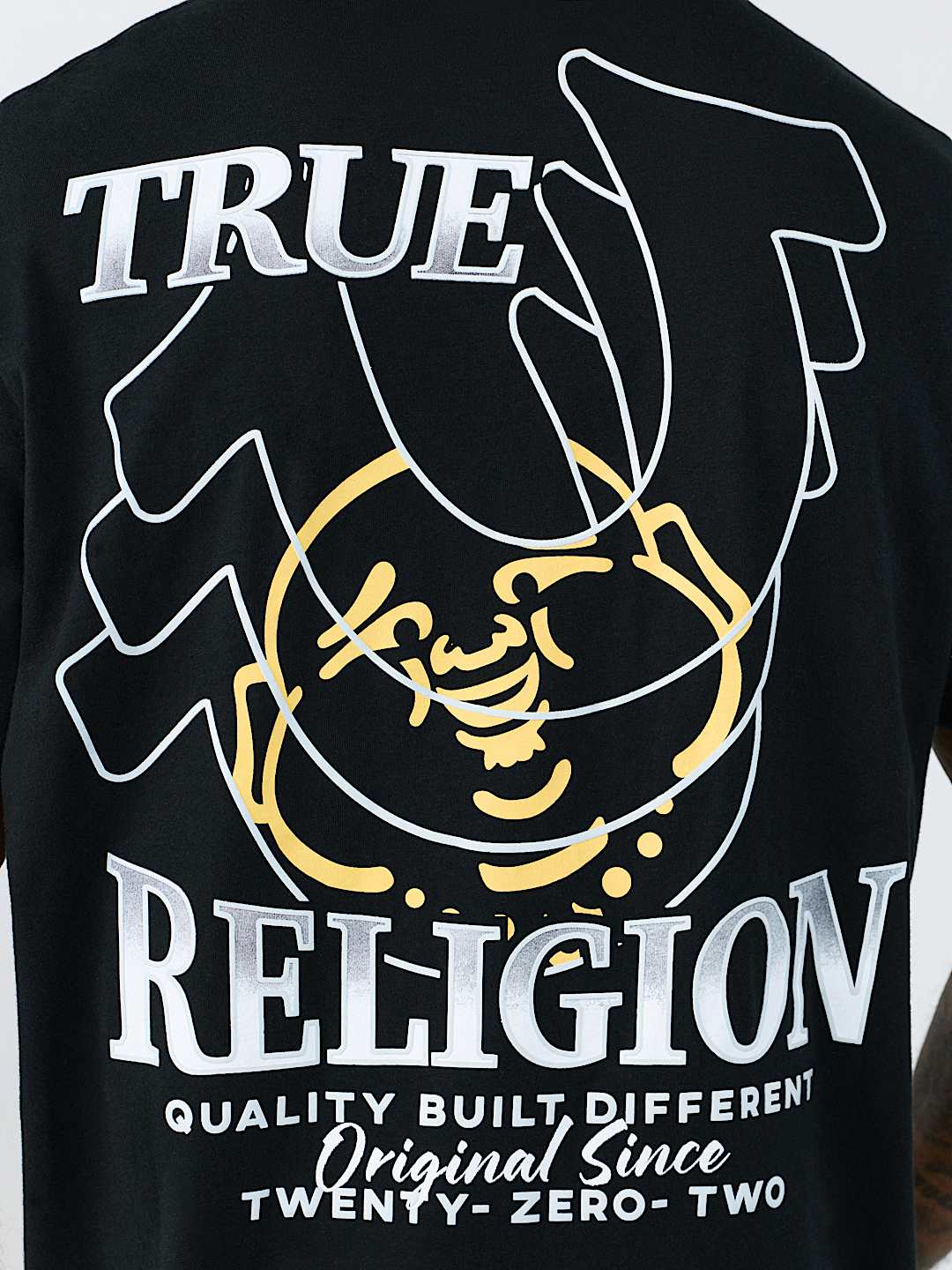 HORSESHOE REPEAT TEE