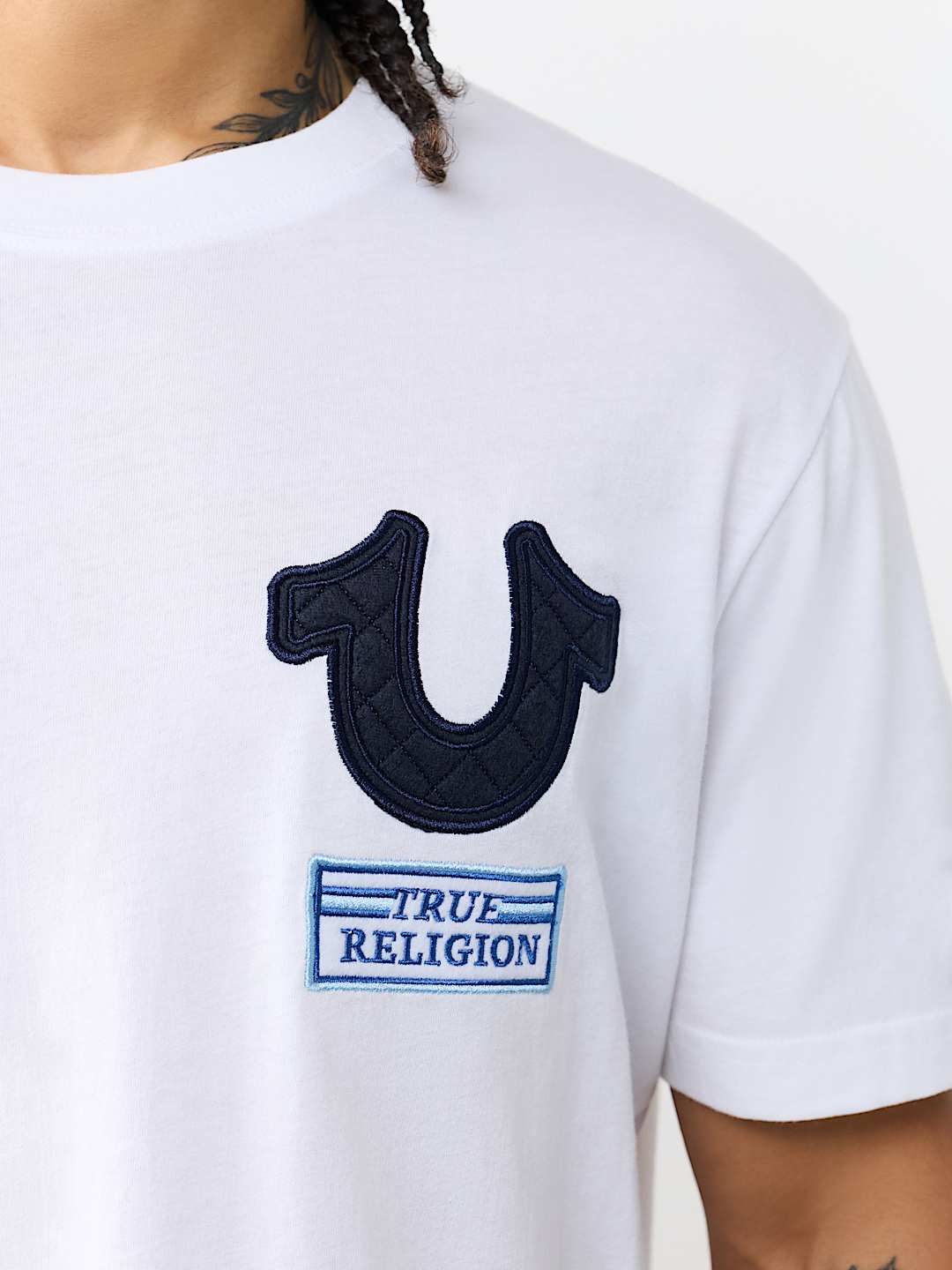 HORSESHOE REPEAT TEE