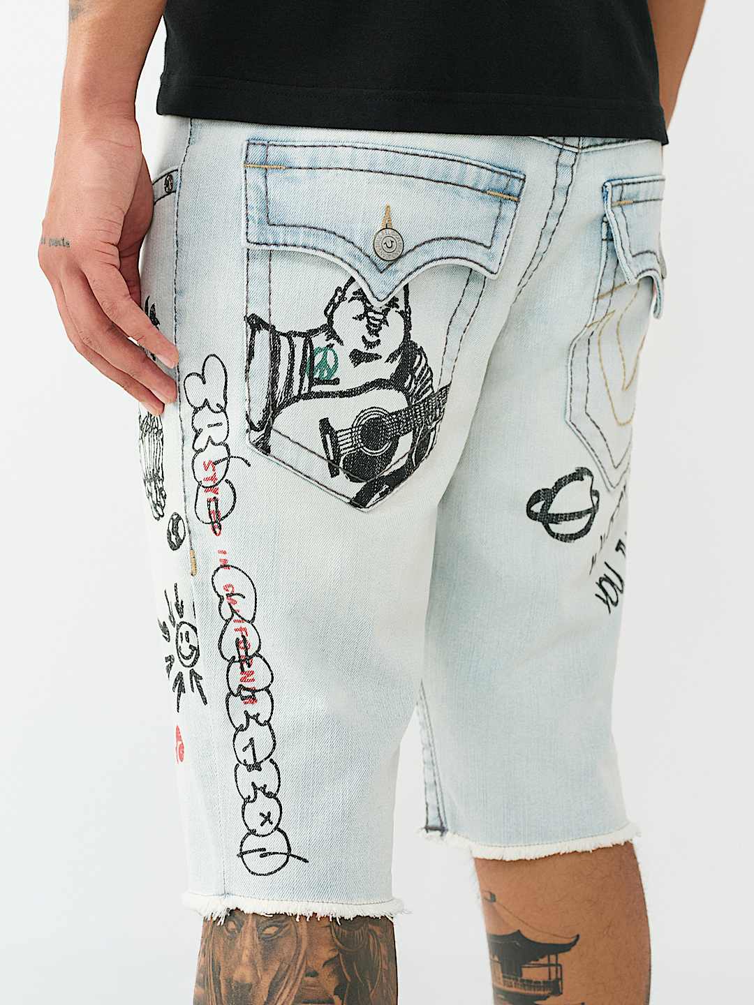ROCCO BIG T DOODLE FRAYED HEM FLAP SHORT