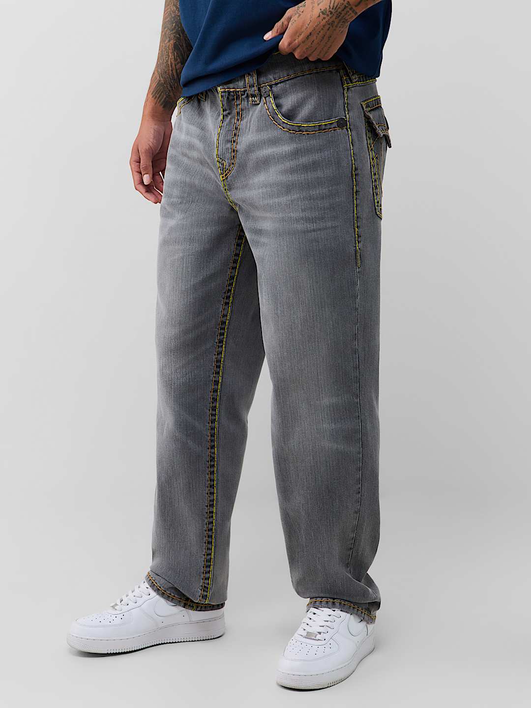 BOBBY EMBROIDERED BACK POCKET FLAP BAGGY JEAN 32" 