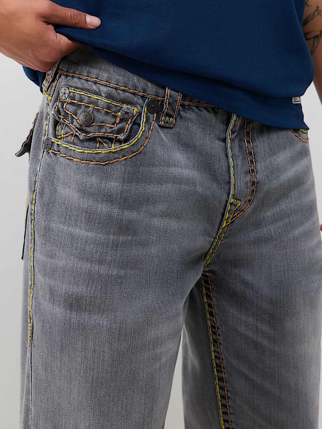BOBBY EMBROIDERED BACK POCKET FLAP BAGGY JEAN 32" 