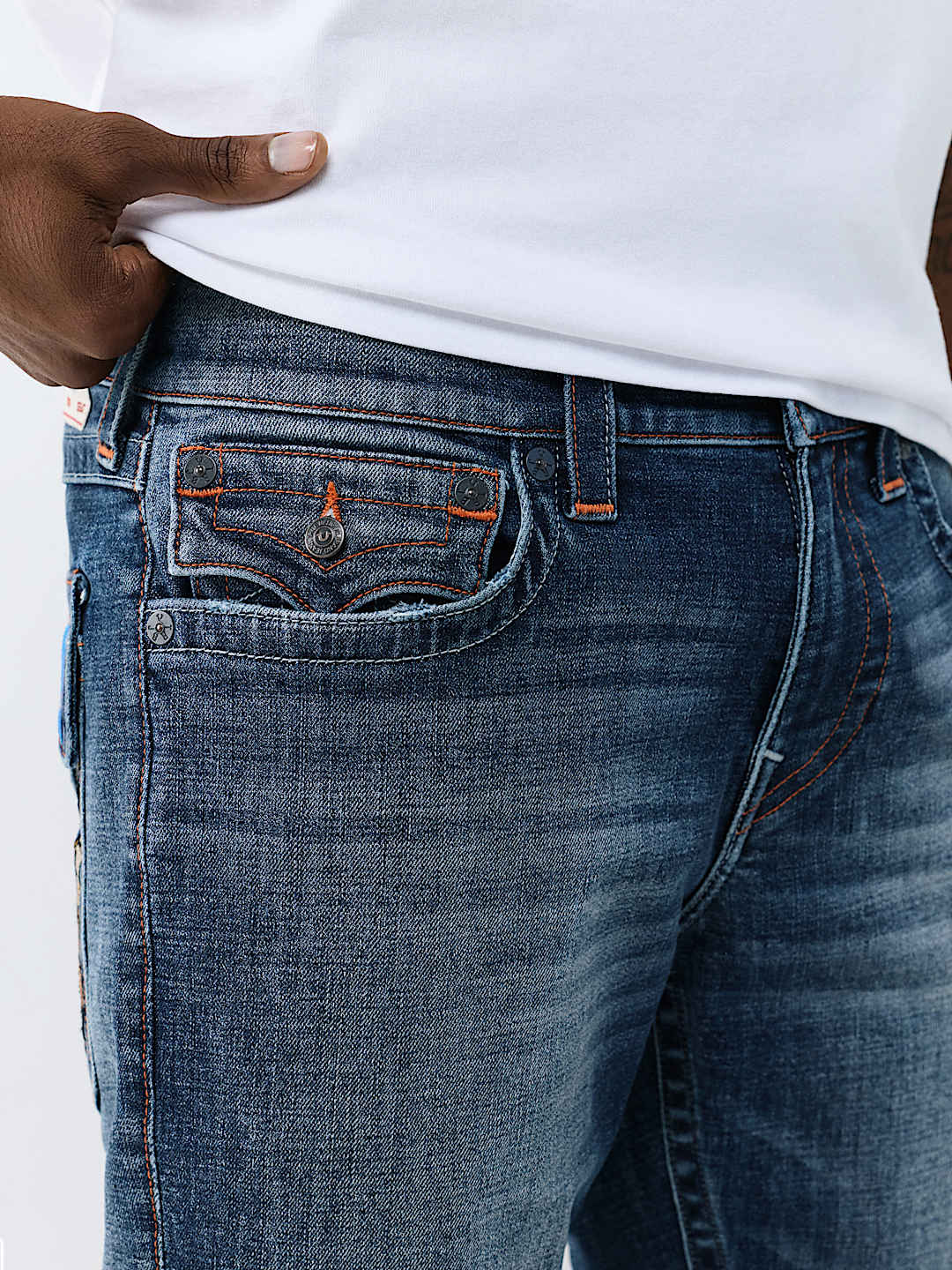 RICKY EMBROIDERED FLAP SHORT