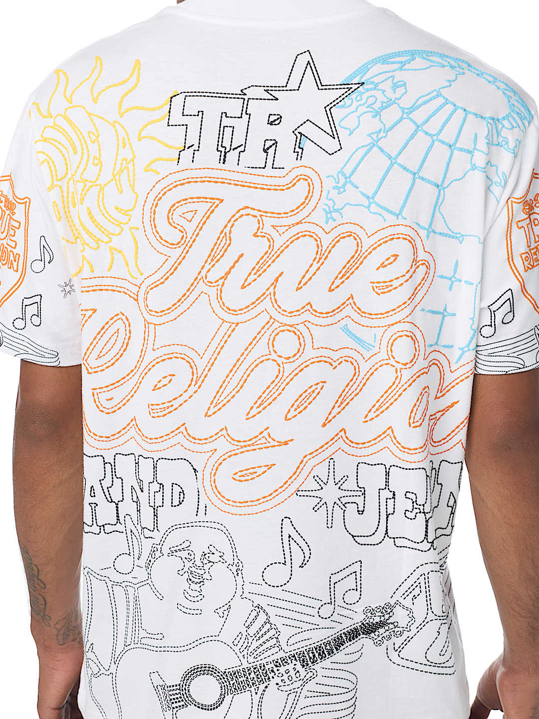 TROPHY TEE