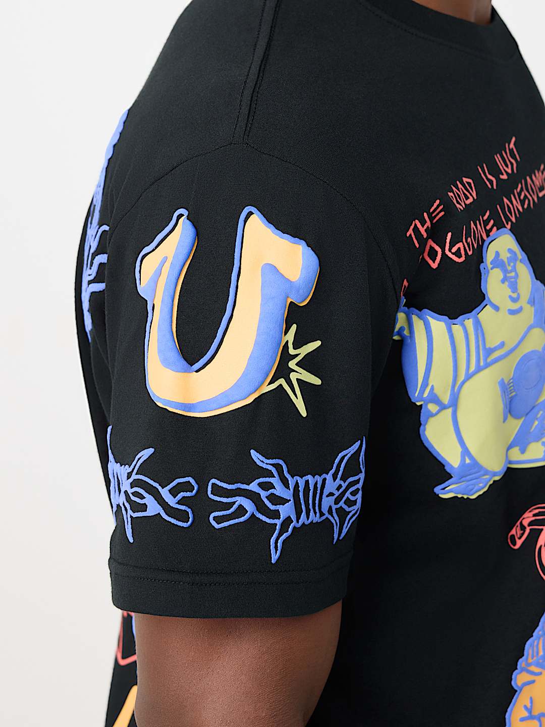 T-SHIRT AVEC LOGO DE GRAFFITI