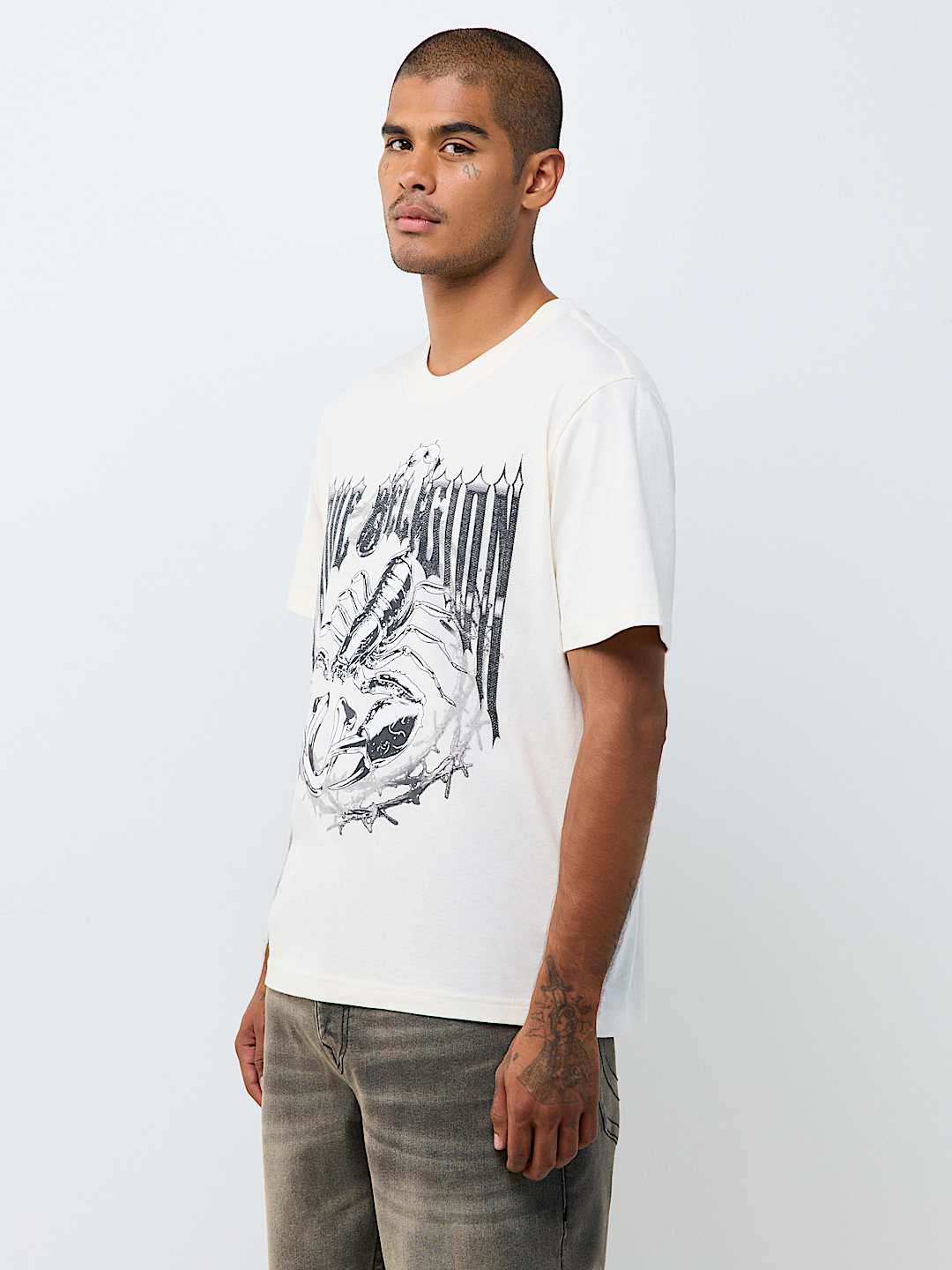 IRON SCORPION CRYSTAL TEE