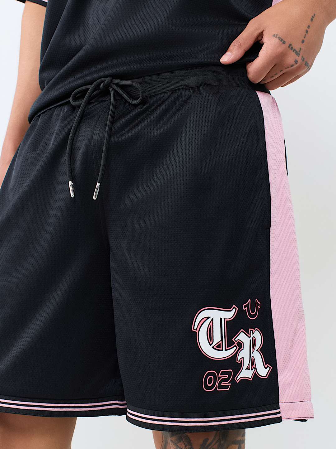 PANEL-BLOCKED MESH SHORT