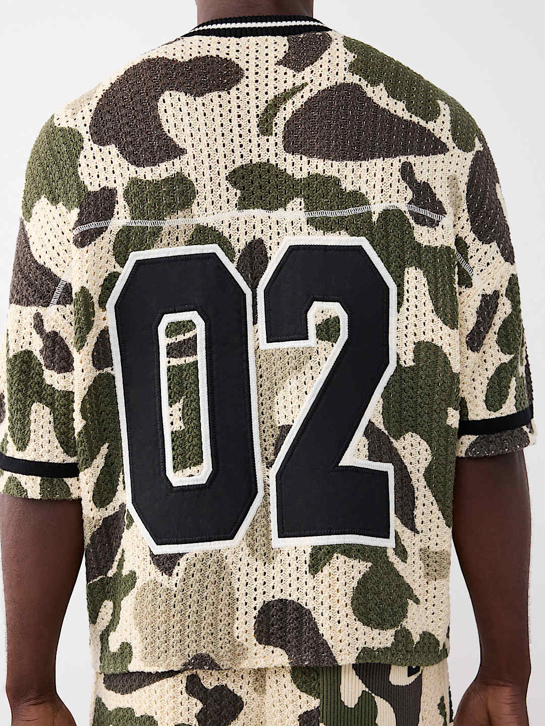 CAMISA EXTRAGRANDE DE TEJIDO ABIERTO CON CAMUFLAJE, image 5
