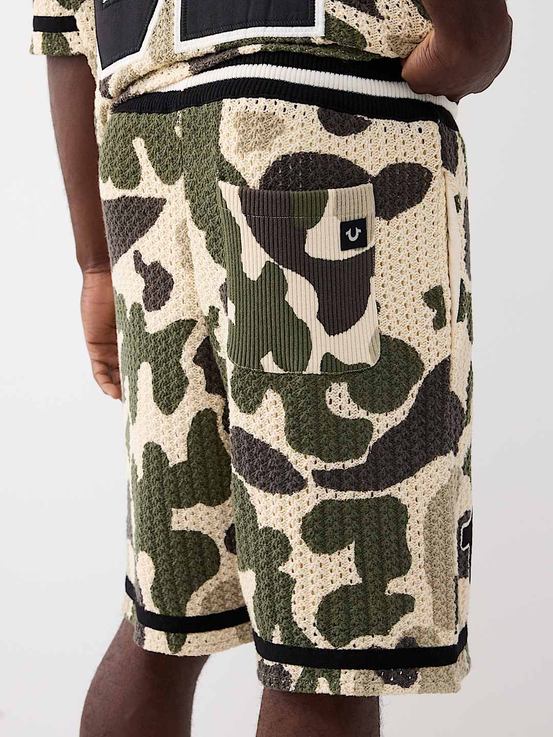 SHORTS DE CROCHET DE TEJIDO ABIERTO ESTAMPA CAMUFLAJE, image 3