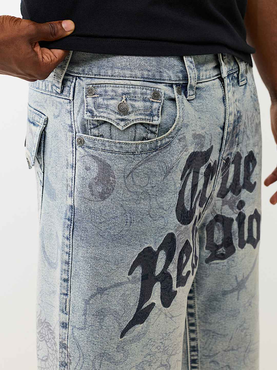 VINNY ALLOVER PRINT FLAP ULTRA BAGGY SHORT