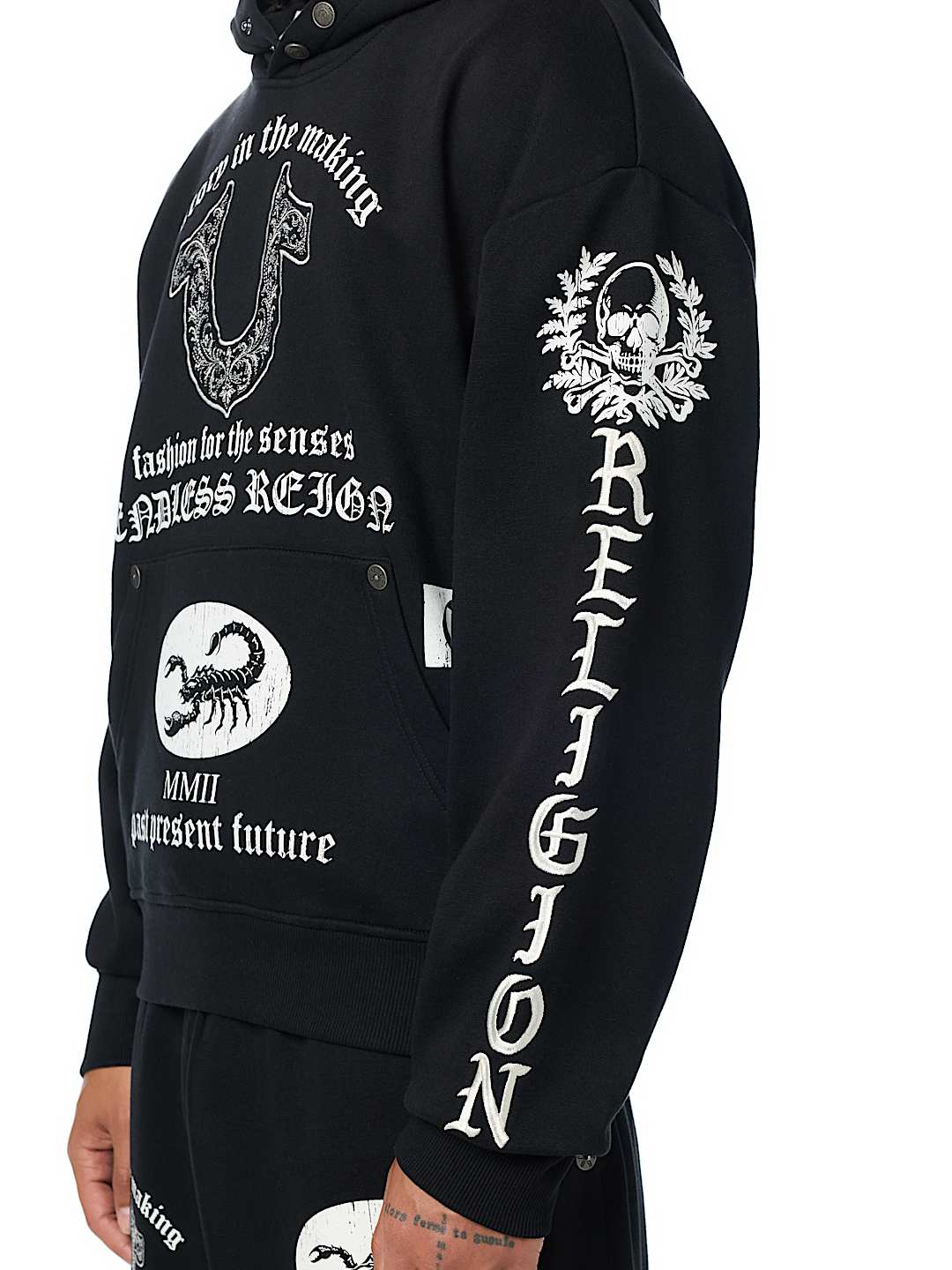 ENDLESS REIGN BOXY HOODIE