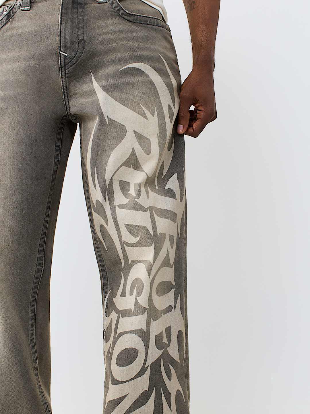 BOBBY TRIBAL LOGO FLAP BAGGY JEAN 32"