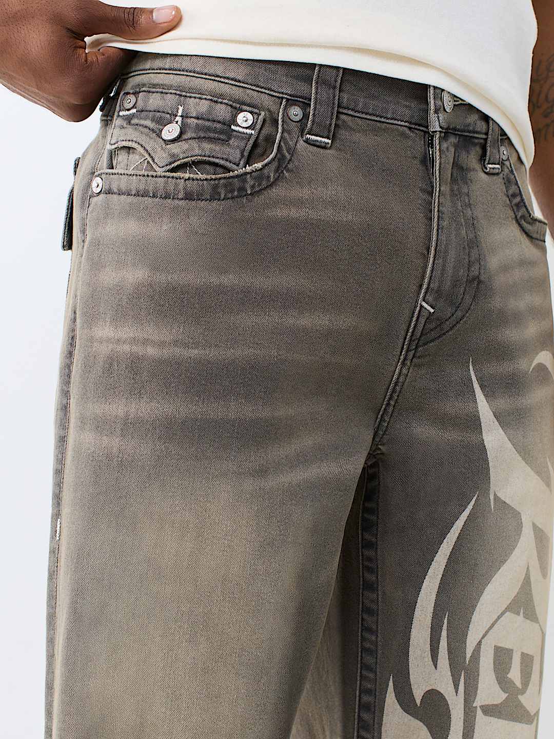 BOBBY TRIBAL LOGO FLAP BAGGY JEAN 32"
