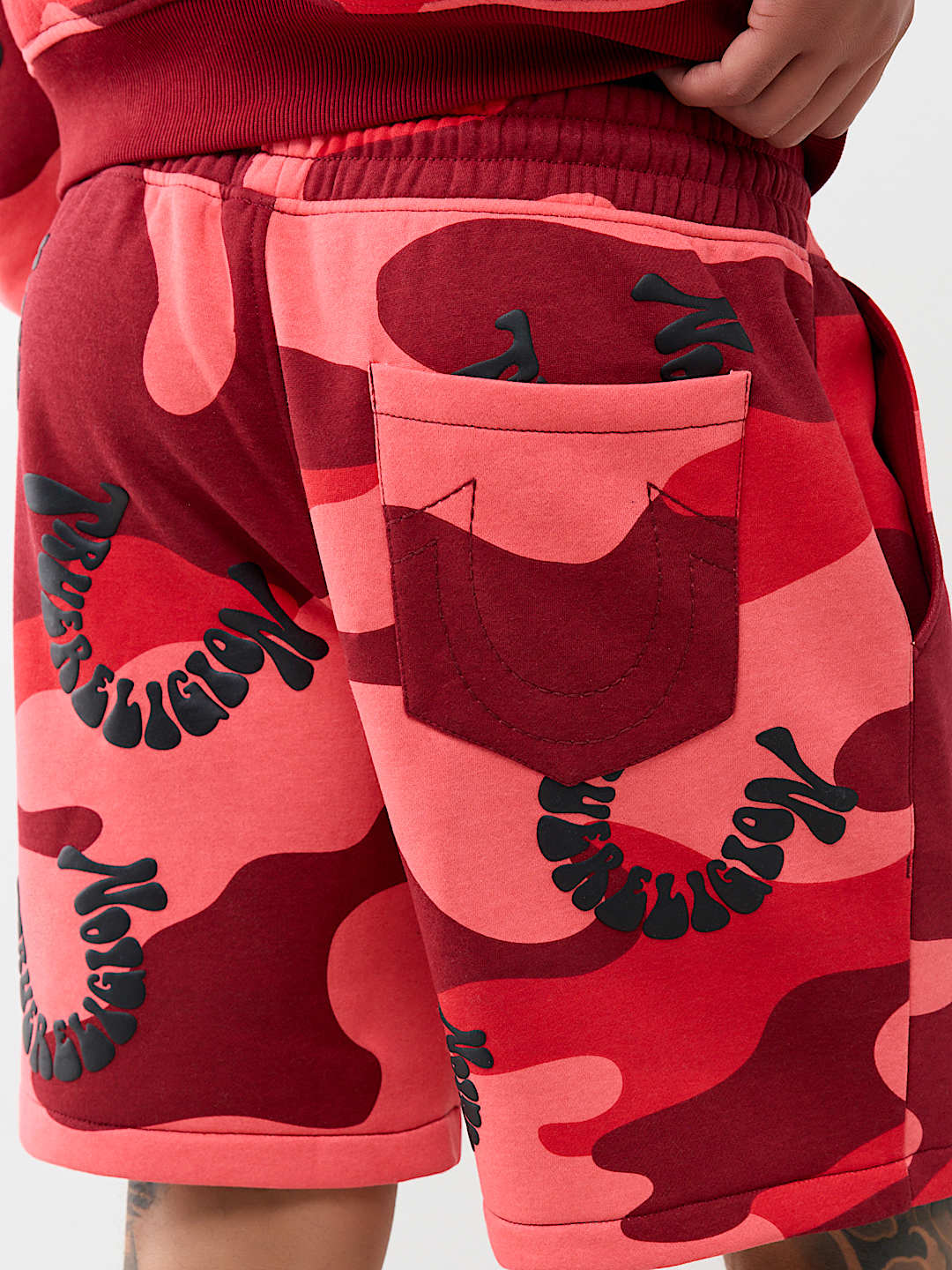 CAMO GROOVY HORSESHOE FLEECE SHORT
