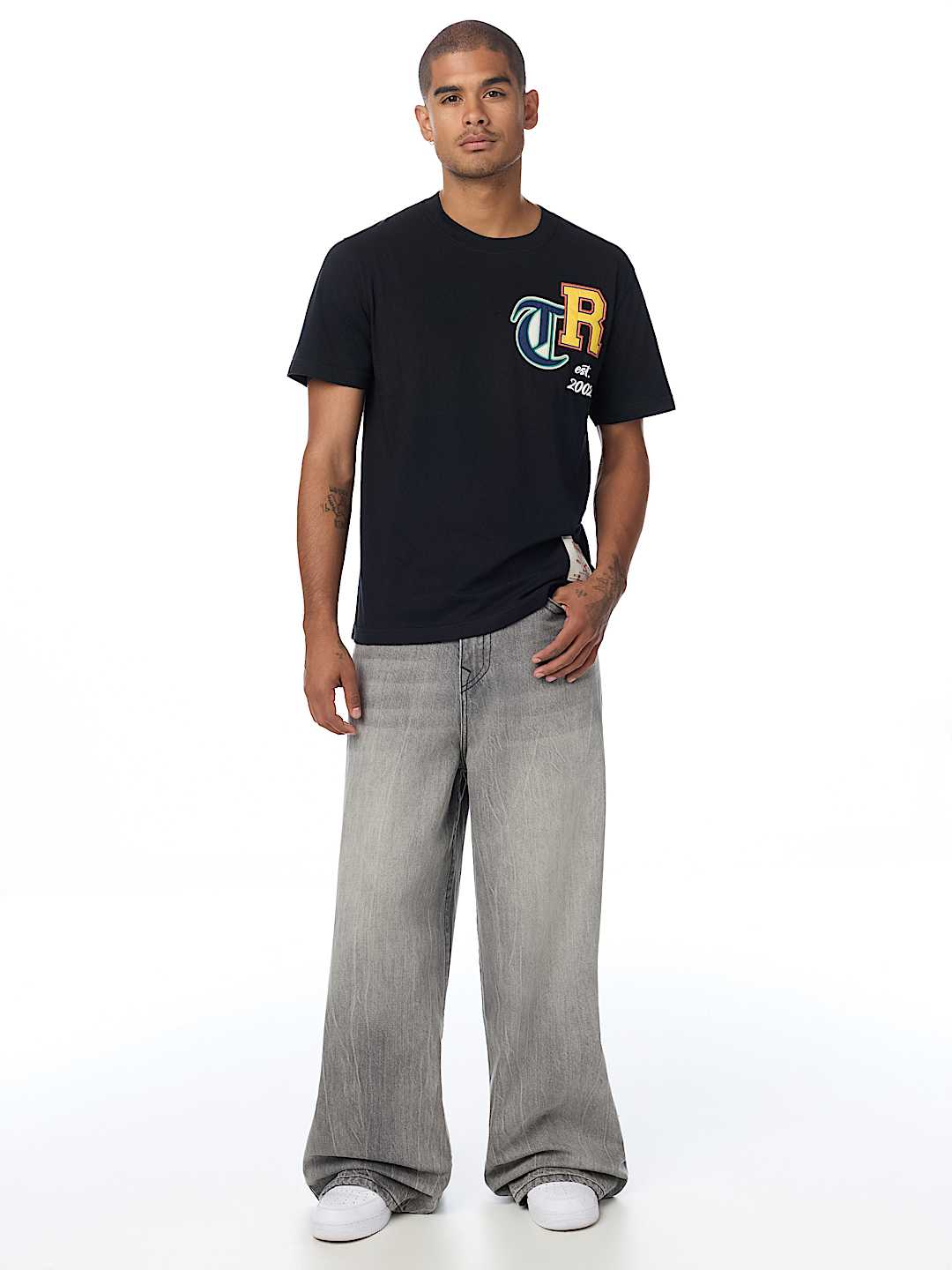 COLLEGIATE APPLIQU&Eacute; LOGO TEE