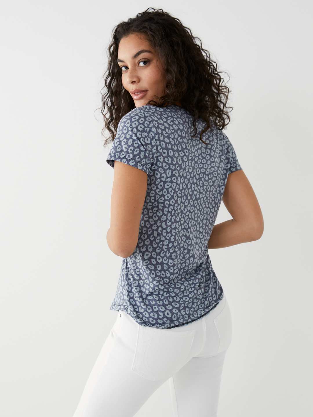 CHEETAH PRINT V TEE