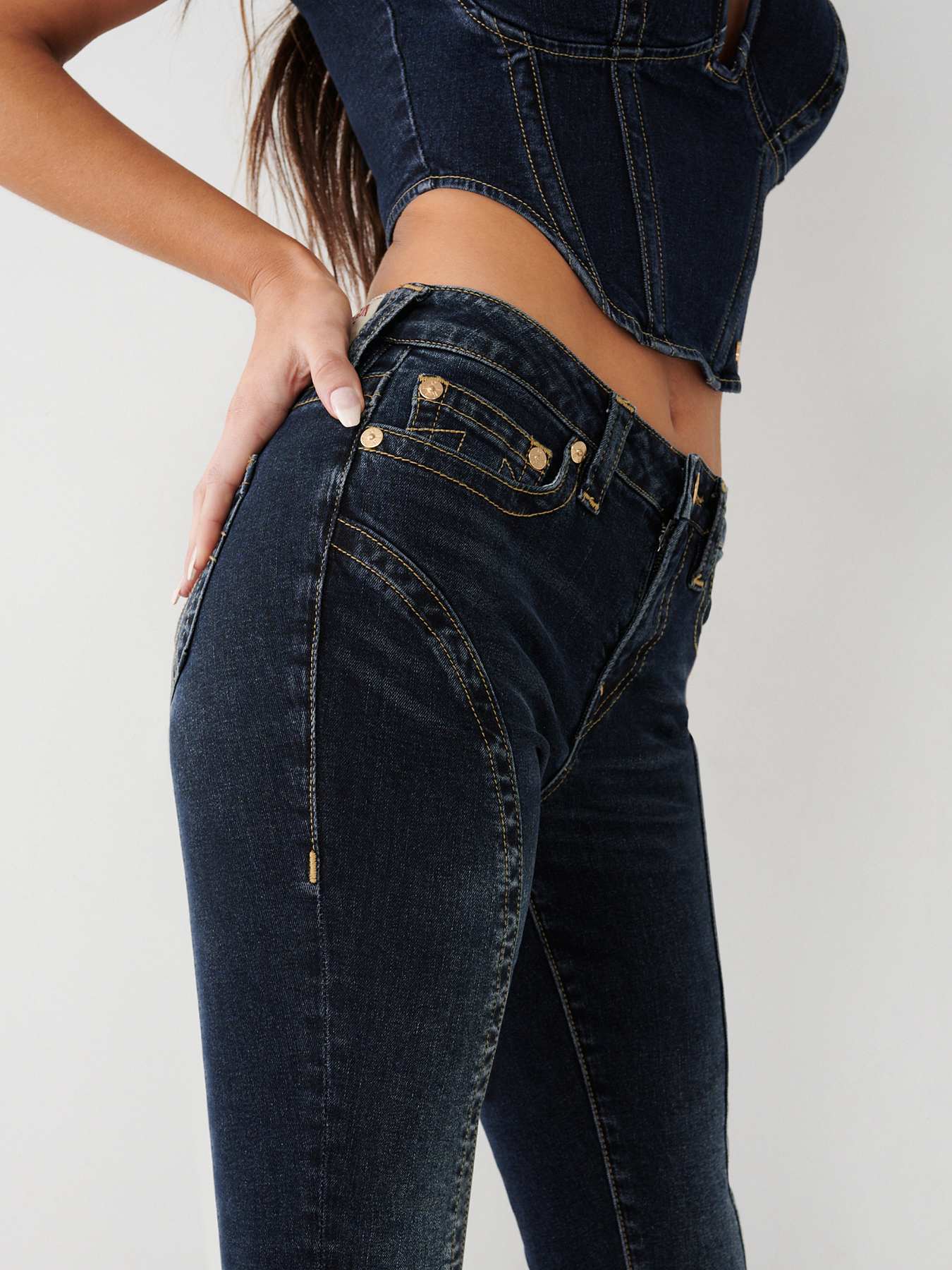 JENNIE MID RISE CURVY SKINNY JEAN