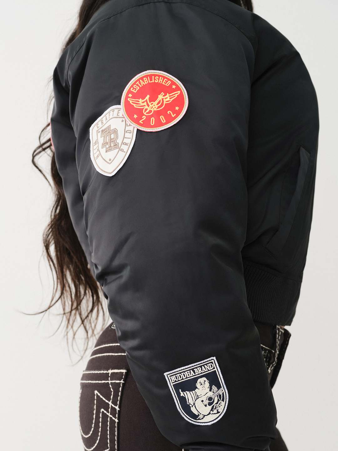 CHAQUETA TIPO BOMBER CON PARCHES TR