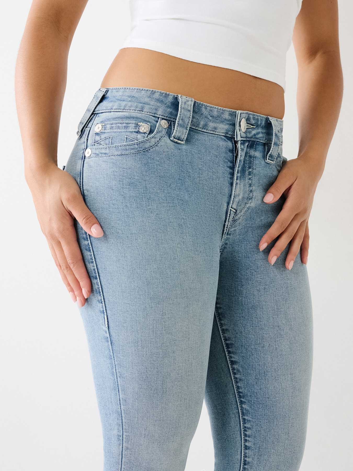 JEANS SKINNY CURVIL&Iacute;NEOS JENNIE DE TIRO MEDIO