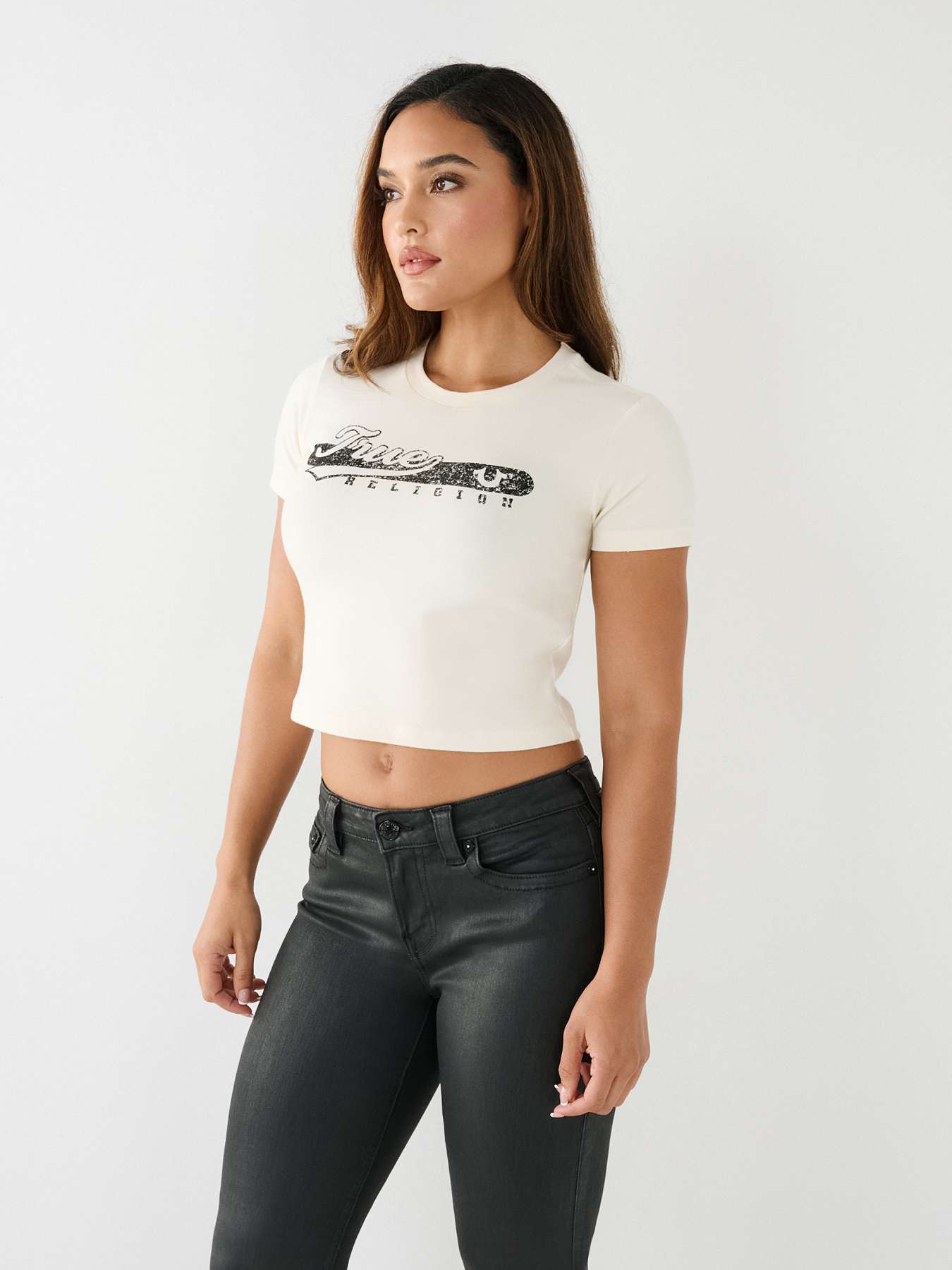 Camiseta Crop True Religion Logo - Negra Con Estilo Retro
