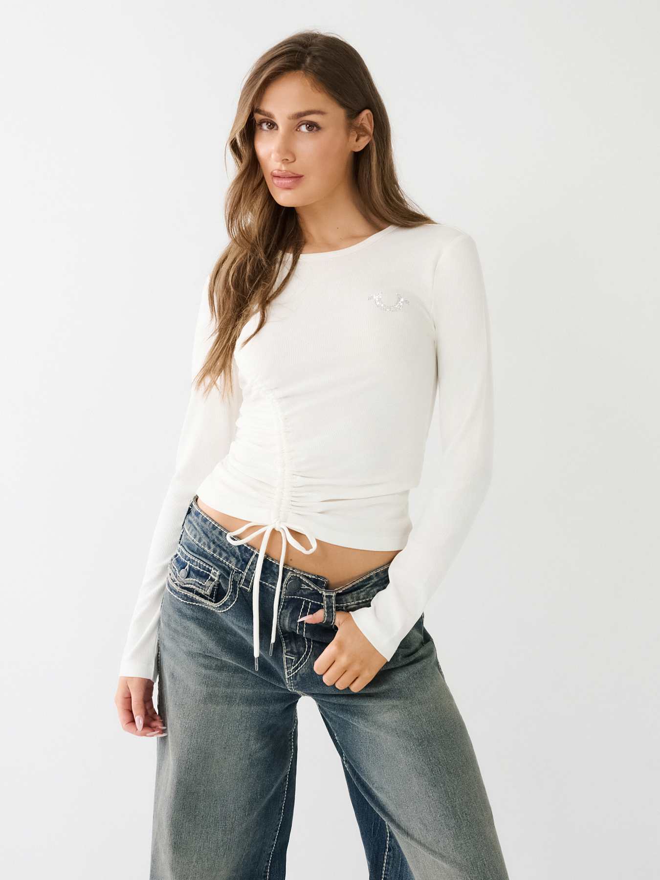 CAMISETA BABY FRUNCIDA CON HERRADURA EN CRISTALES, image 1