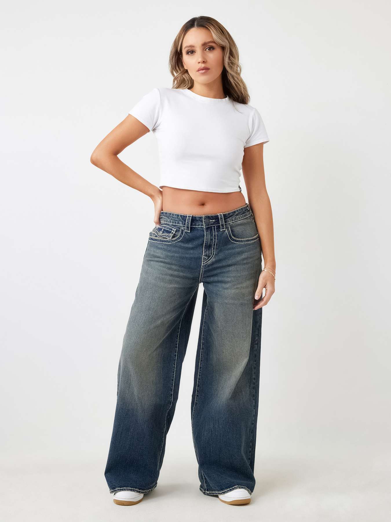 Women's Low-Rise Medium Wash Super Baggy Jeans