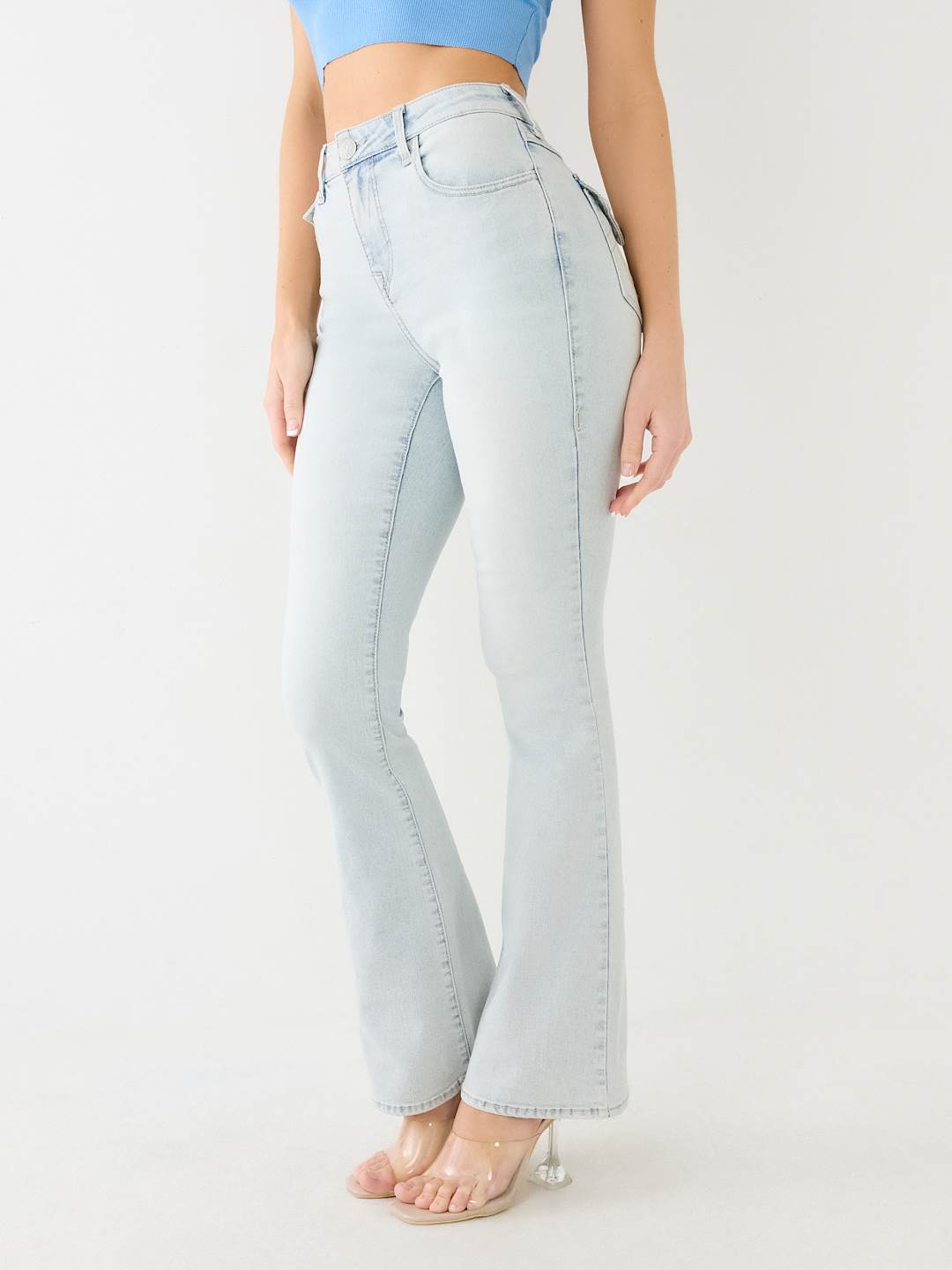JEANS BECCA CON CORTE DE BOTA Y COSTURAS CON AGUJA SIMPLE
