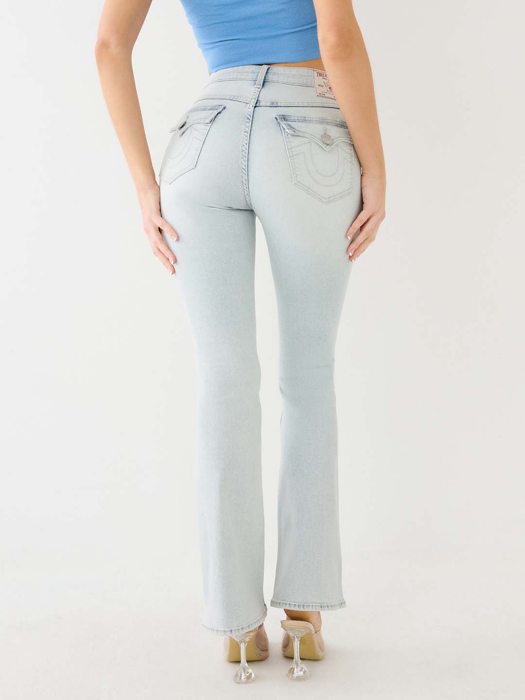 JEANS BECCA CON CORTE DE BOTA Y COSTURAS CON AGUJA SIMPLE