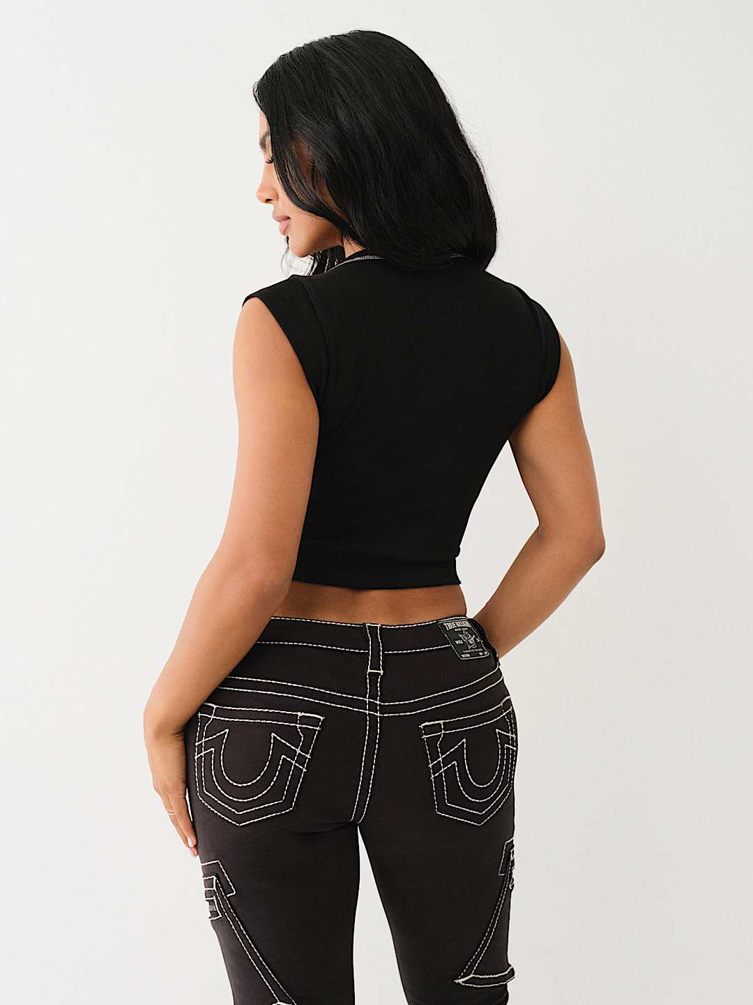 HORSESHOE NOTCH CROP TEE