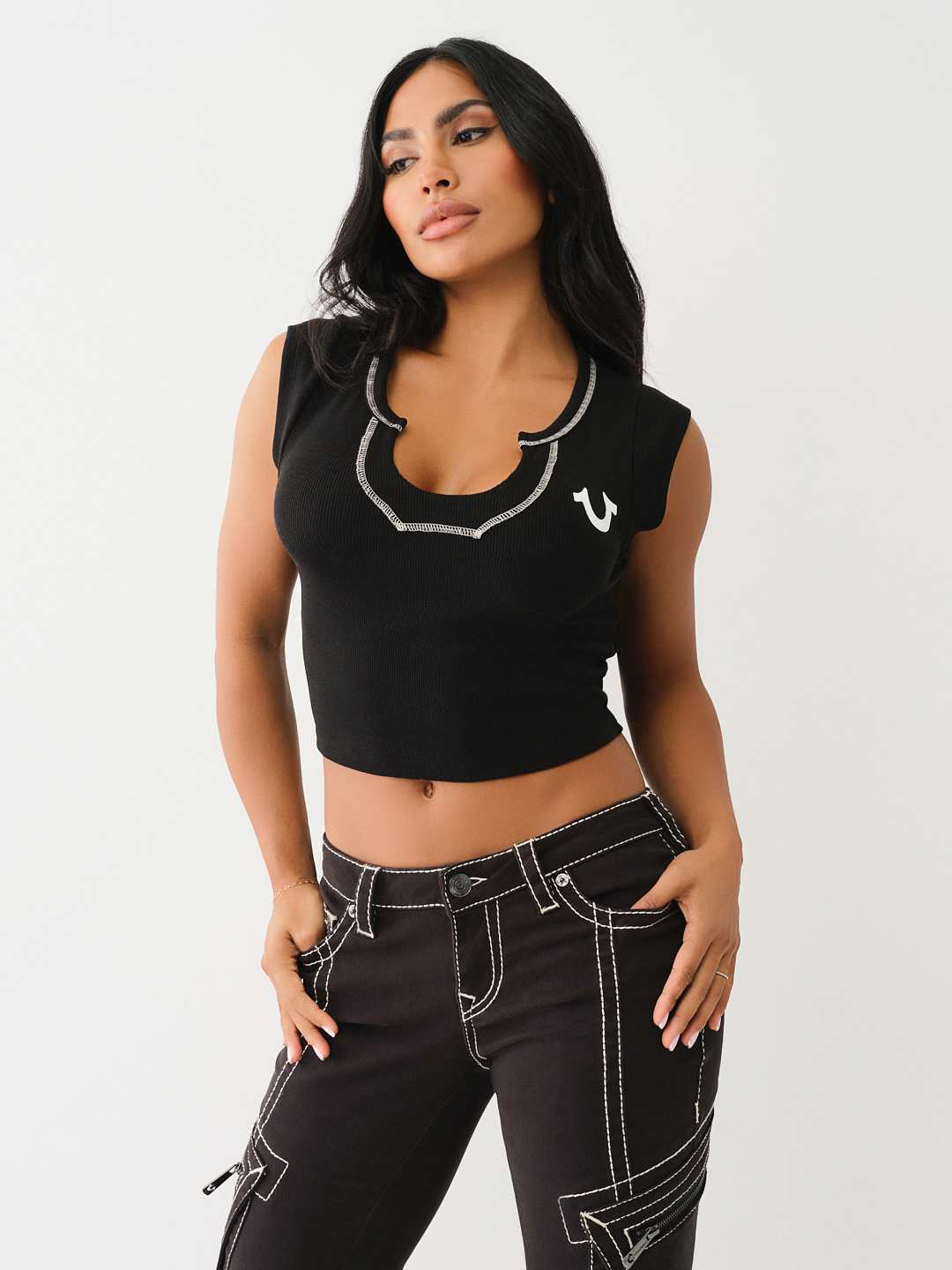 HORSESHOE NOTCH CROP TEE
