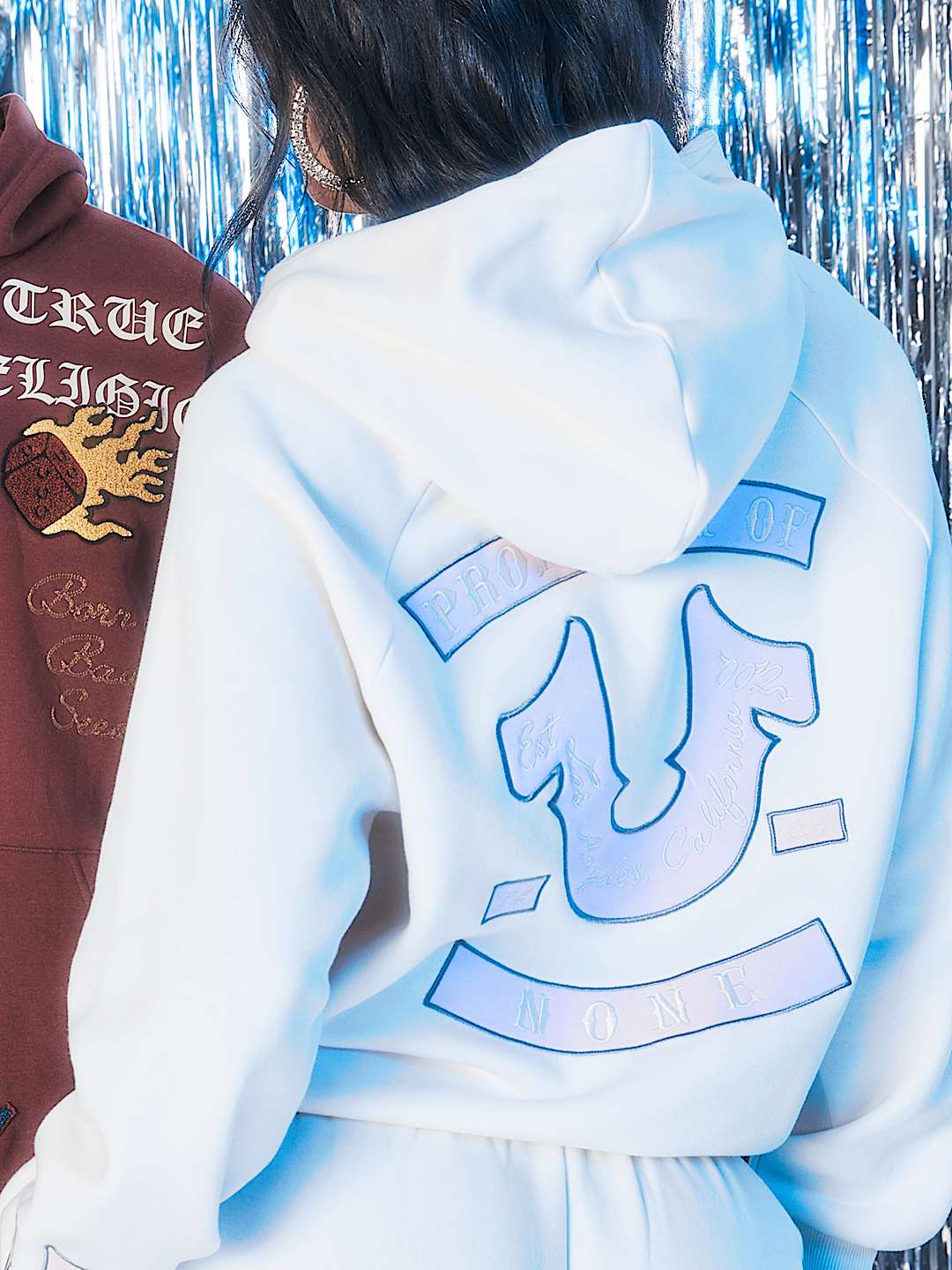 SUDADERA CON CAPUCHA AMPLIA DE LA MARCA, image 2