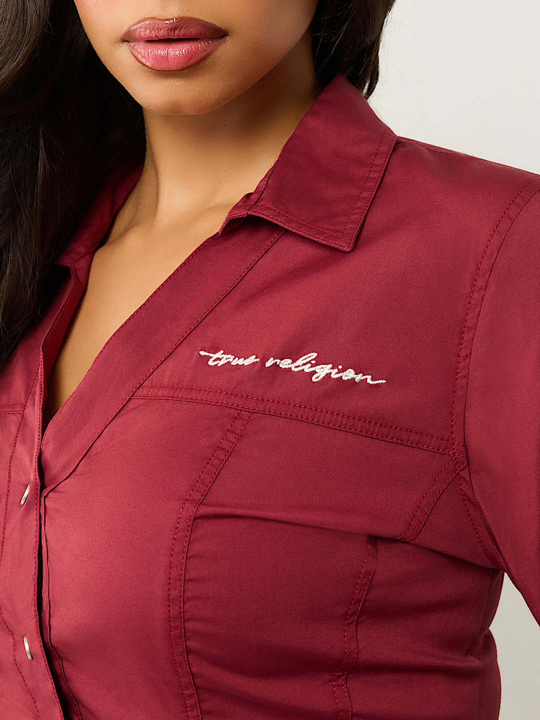POPLIN EMBROIDERED LOGO V NECK SHIRT, image 4