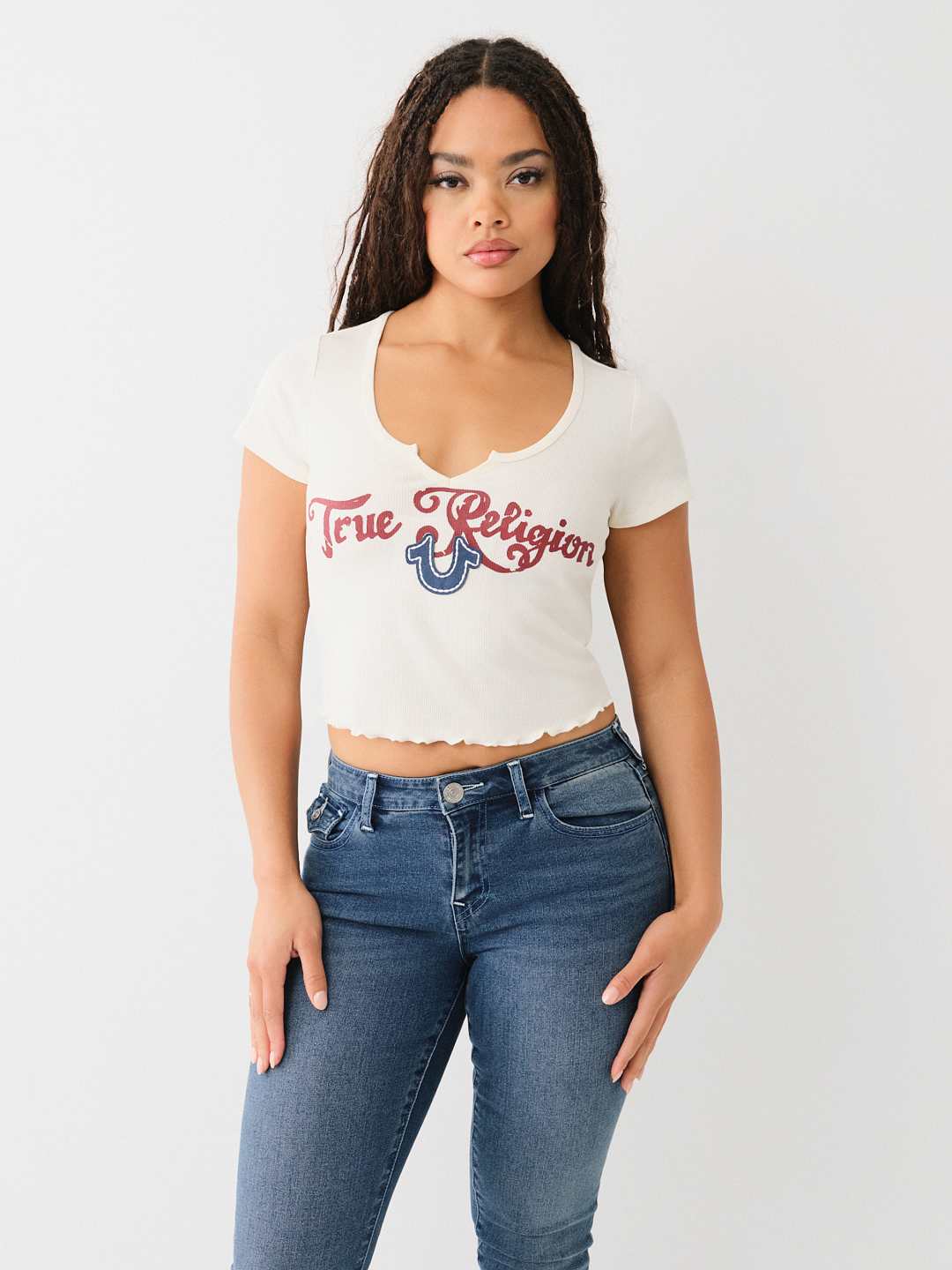 CAMISETA PEQUE&Ntilde;A CON CUELLO EN V CON HENDIDURA Y DOBLADILLO FRUNCIDO, image 2