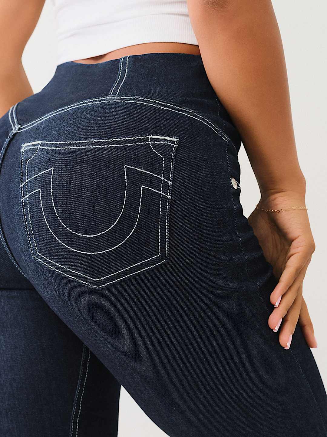 Женские джинсы True Religion Truly Snatched Becca расклешенные, моделирующие, body rinse