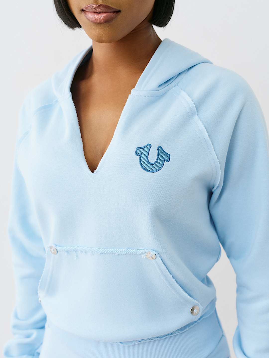 EMBROIDERED TERRY V NOTCH HOODIE