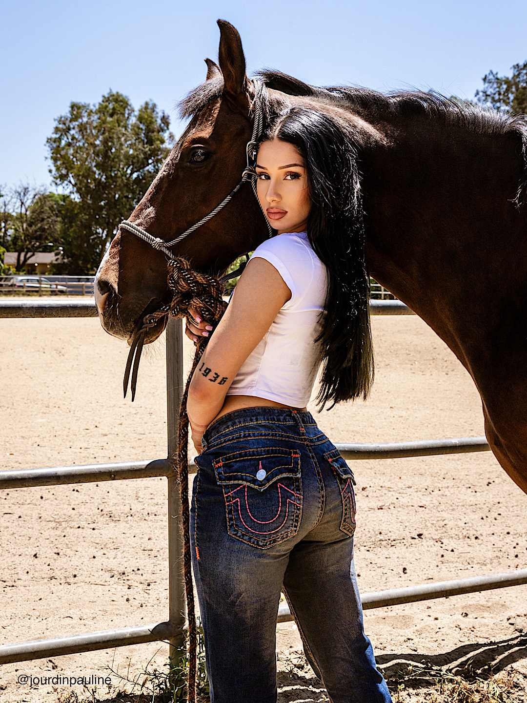 BILLIE LOW RISE SUPER T STRAIGHT JEAN