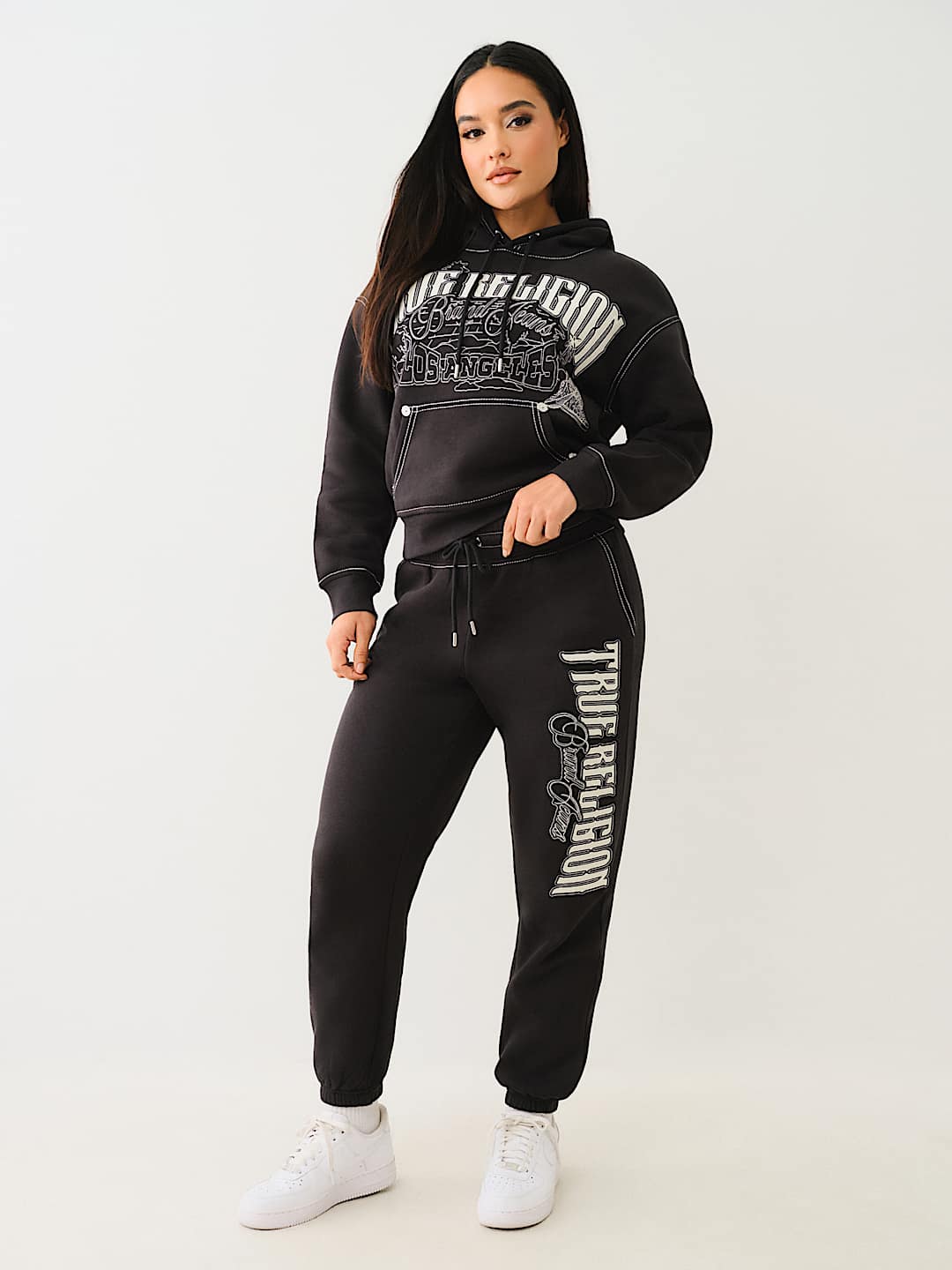 PANTALONES JOGGER AMPLIOS BORDADOS