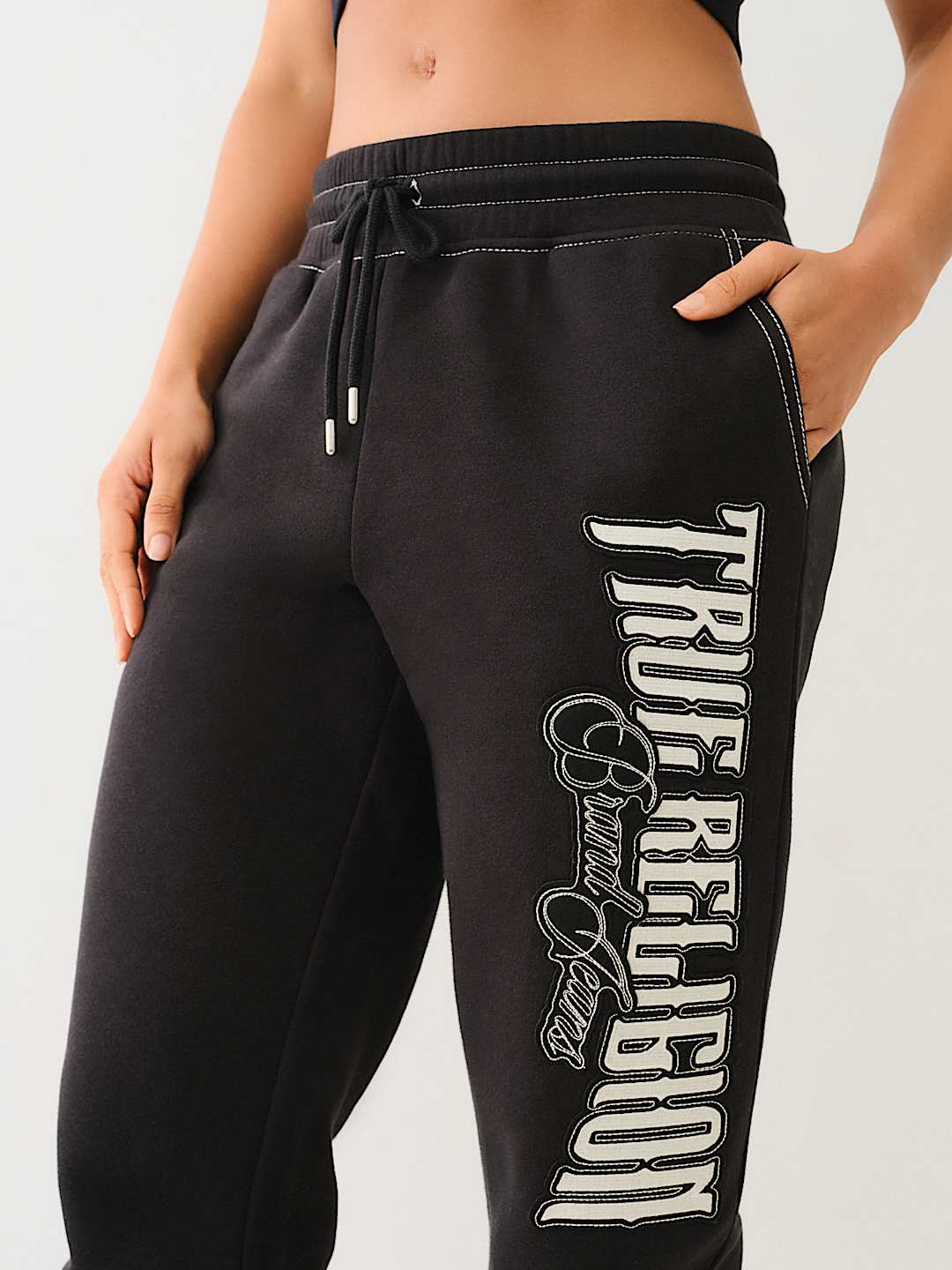 PANTALONES JOGGER AMPLIOS BORDADOS