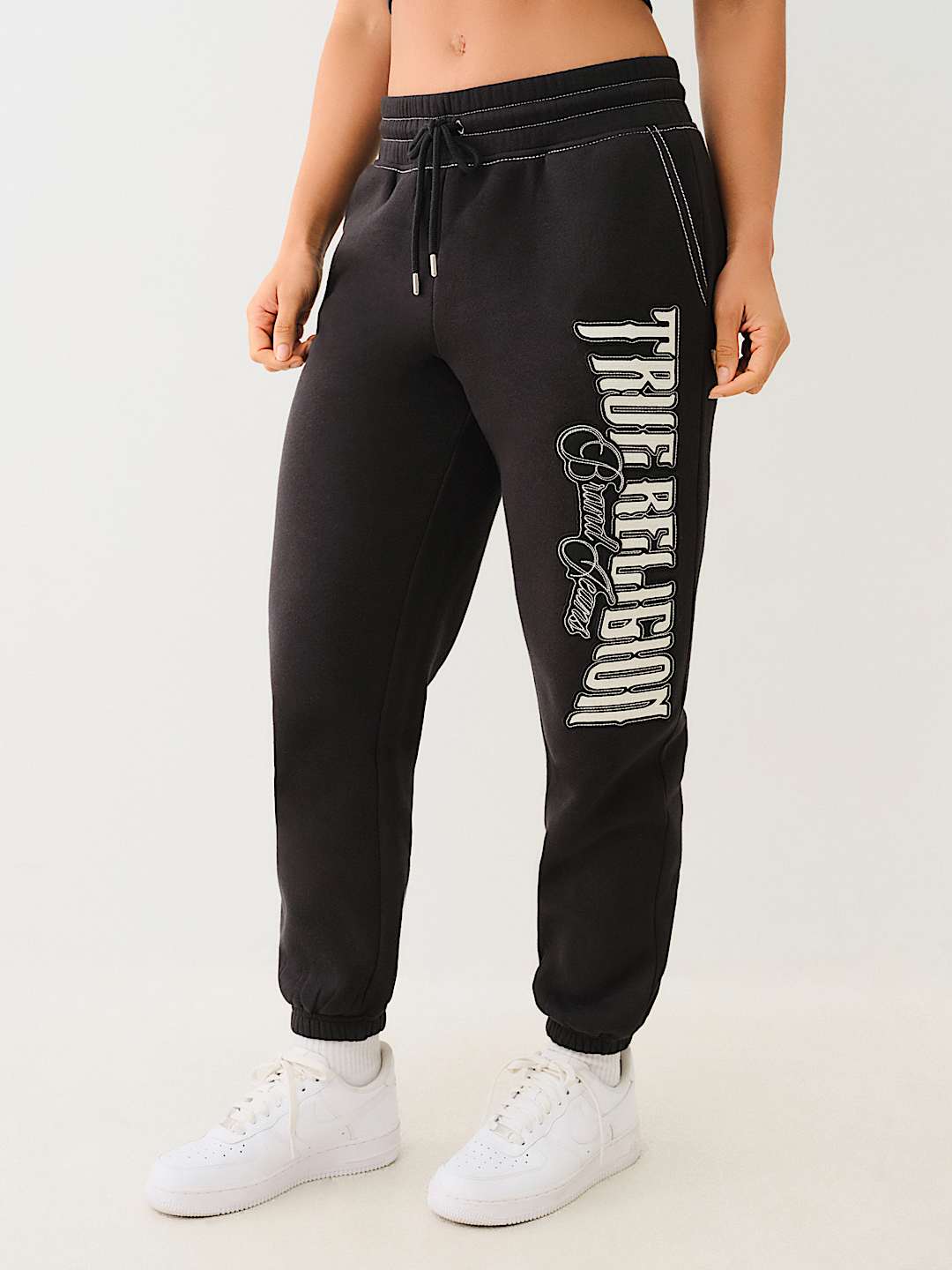 PANTALONES JOGGER AMPLIOS BORDADOS