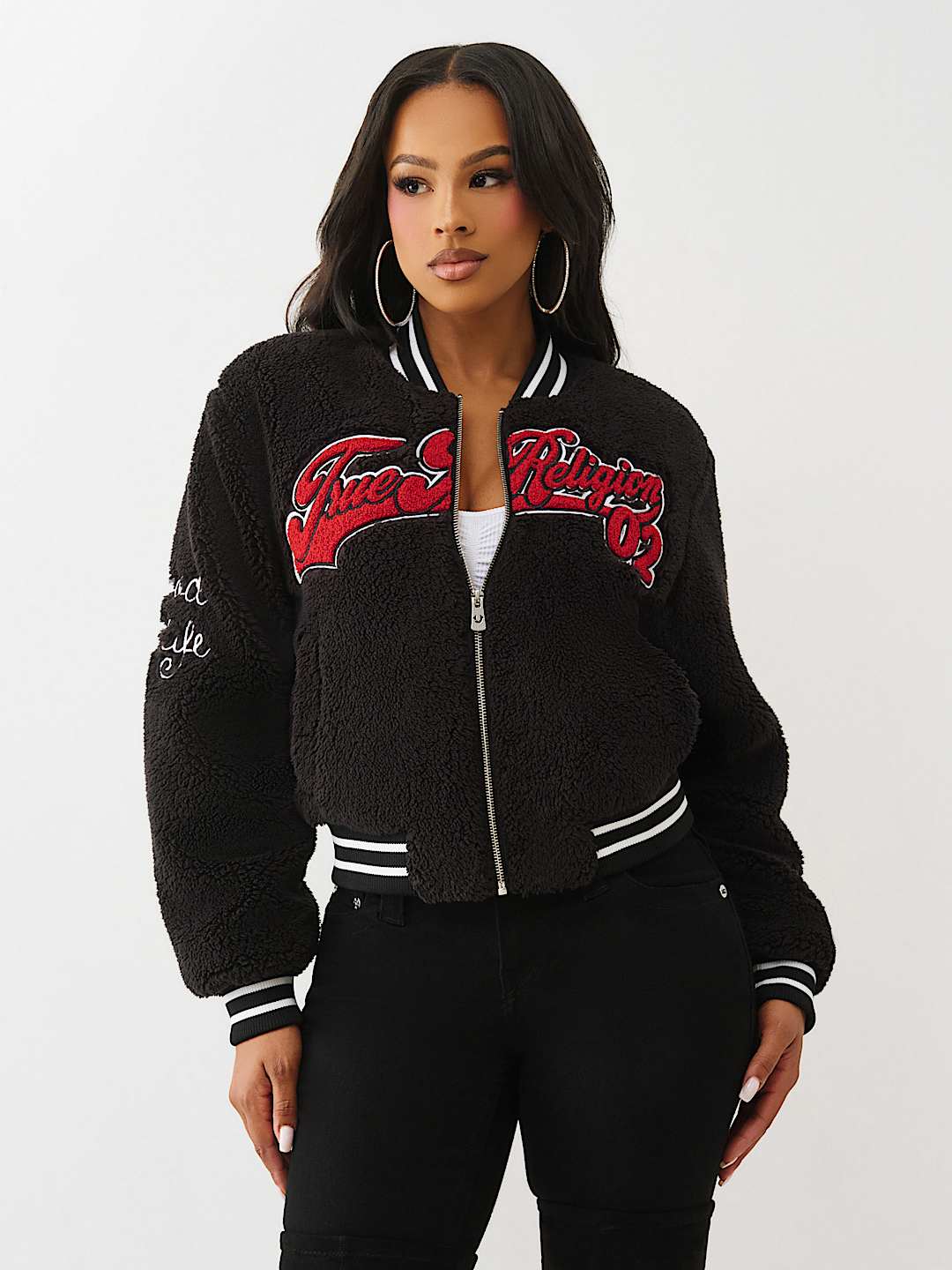 Женская бомбер-куртка True Religion с шенилловыми нашивками, черная