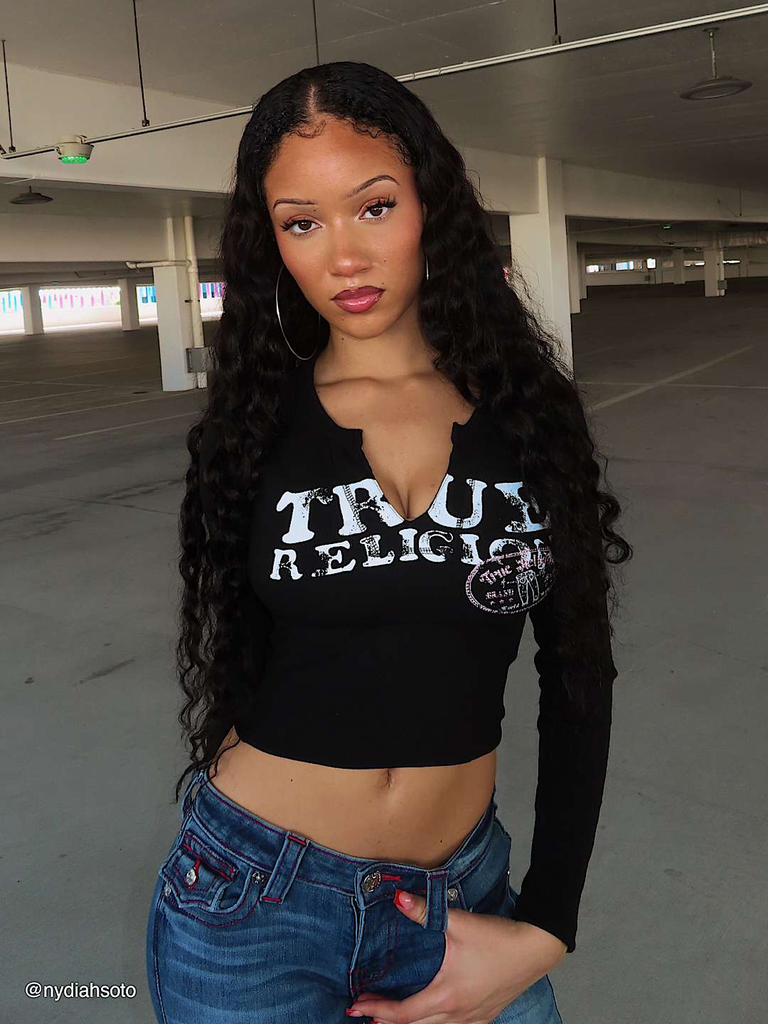 RIBBED V-NOTCH RAGLAN LONG SLEEVE TEE, image 1