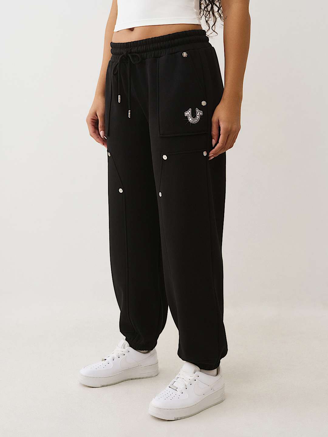PANTALONES JOGGER CARPINTEROS BOYFRIEND CON TACHAS, image 3
