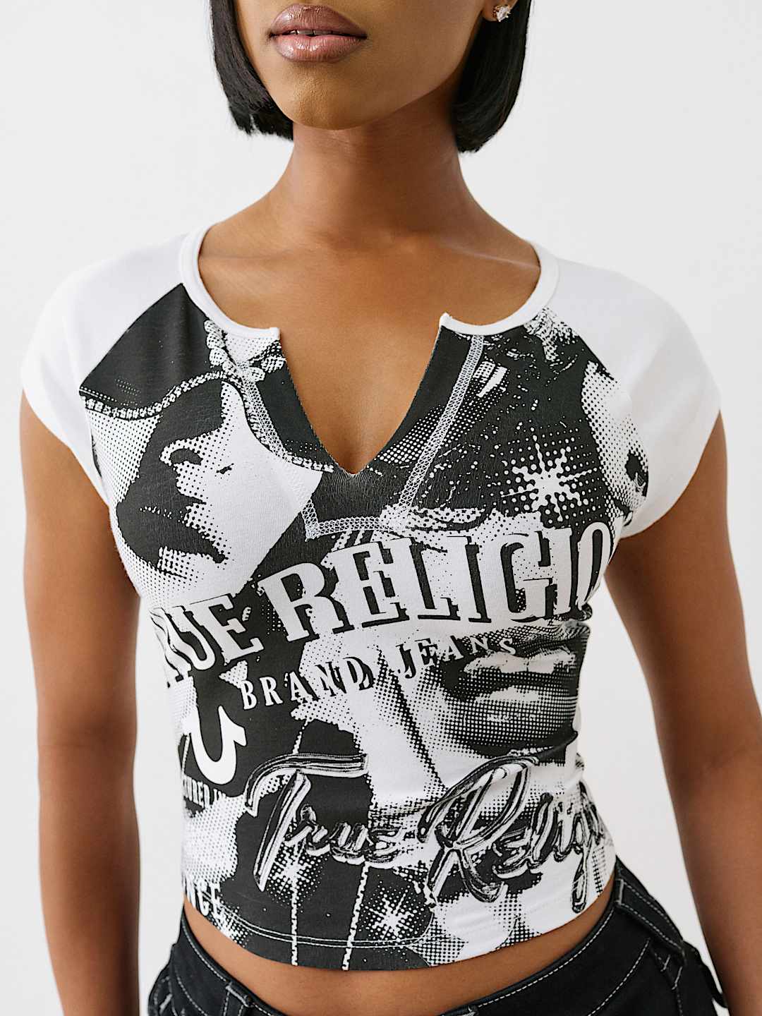 PAPARAZZI V NOTCH TEE