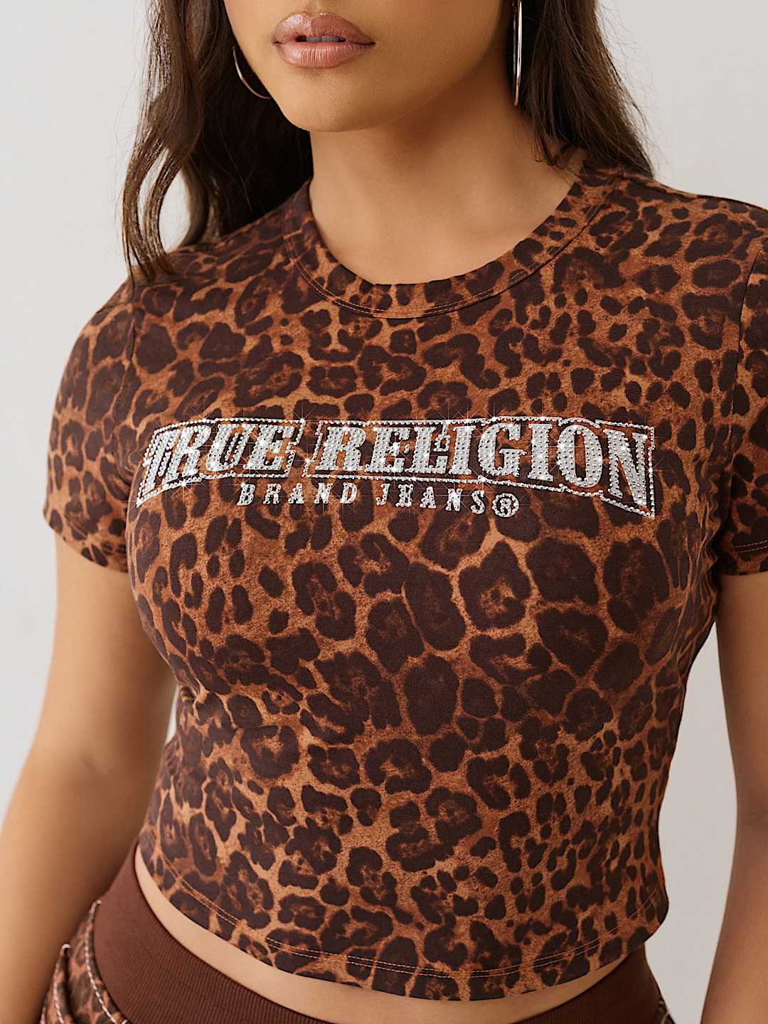 Женская укороченная футболка True Religion с леопардовым логотипом из страз