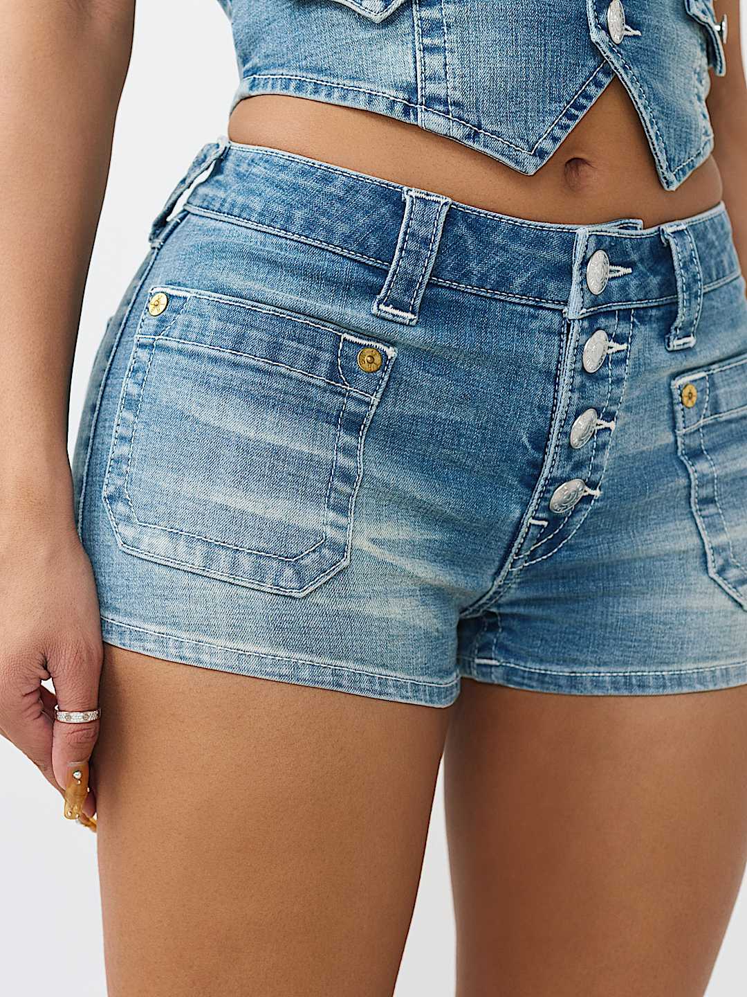 Женские джинсовые шорты True Religion Front Pocket, средняя стирка