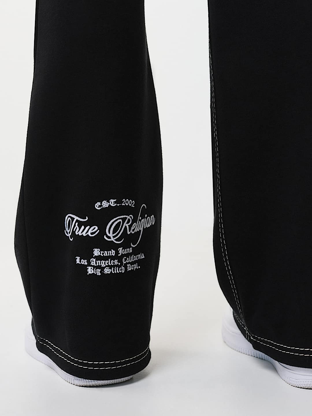 EMBROIDERED MID RISE BIG T BOOTCUT SWEATPANT, image 4