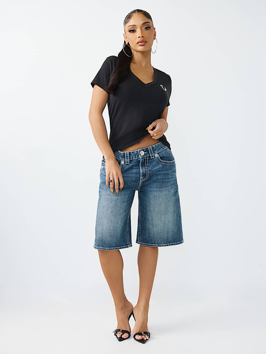 CRYSTAL LOGO V-NECK TEE, image 3